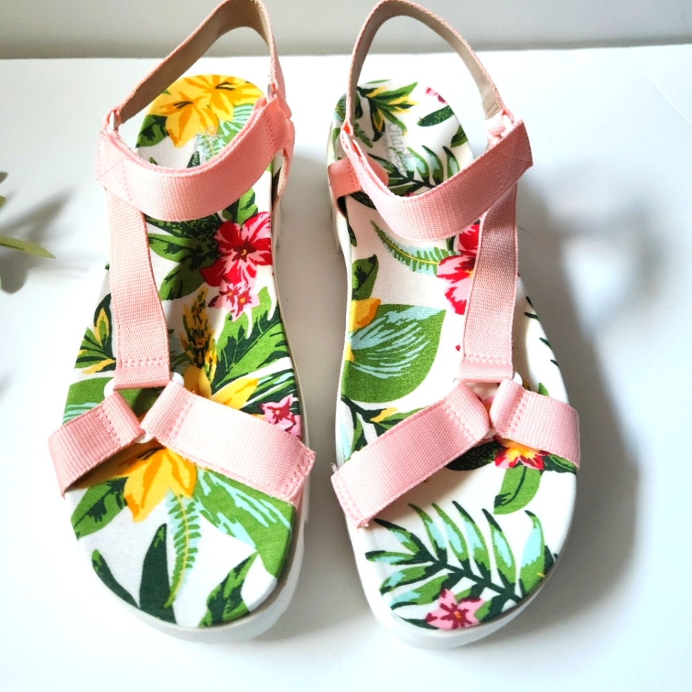 Sandals size 12